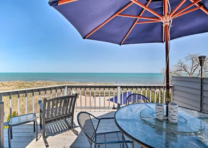 Lakefront Family Retreat W/ Grill: Steps To Beach!