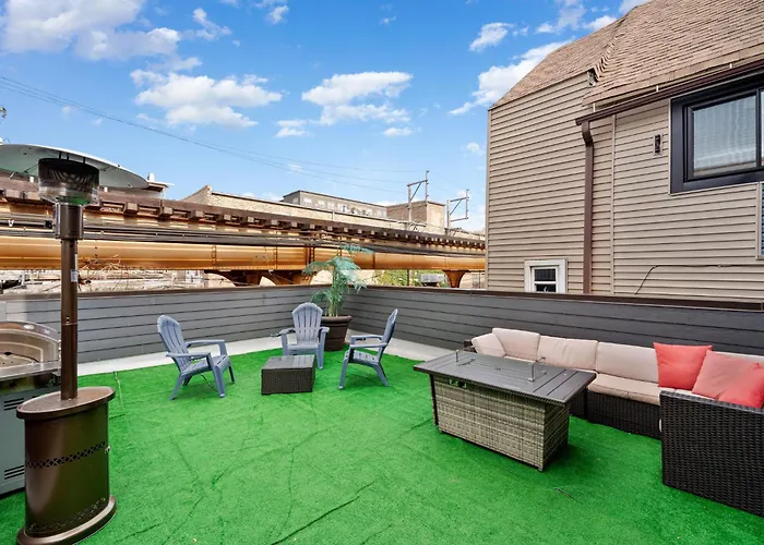 Magnificent New Home W/8 Beds & Free Parking